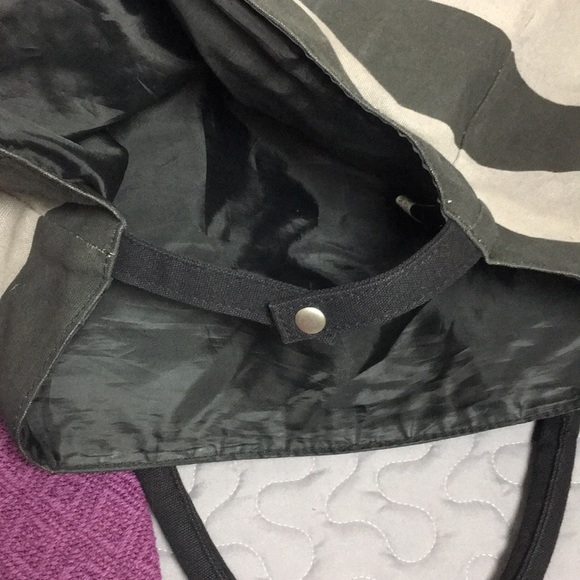 Black and gray large striped canvas tote - Picture 6 of 8